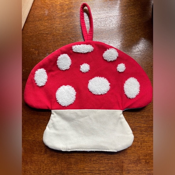 3 Piece Mushroom Decor Beaded Garland, Pot Holder and Wood Stand - Picture 4 of 12